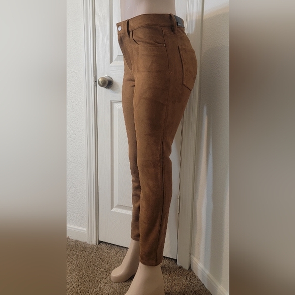 The Skinny - Picture 1 of 6